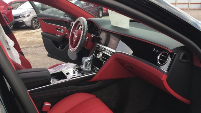 0T 五座 豪华内饰令人叹为观止电子pg2025款宾利飞驰 4(图3)