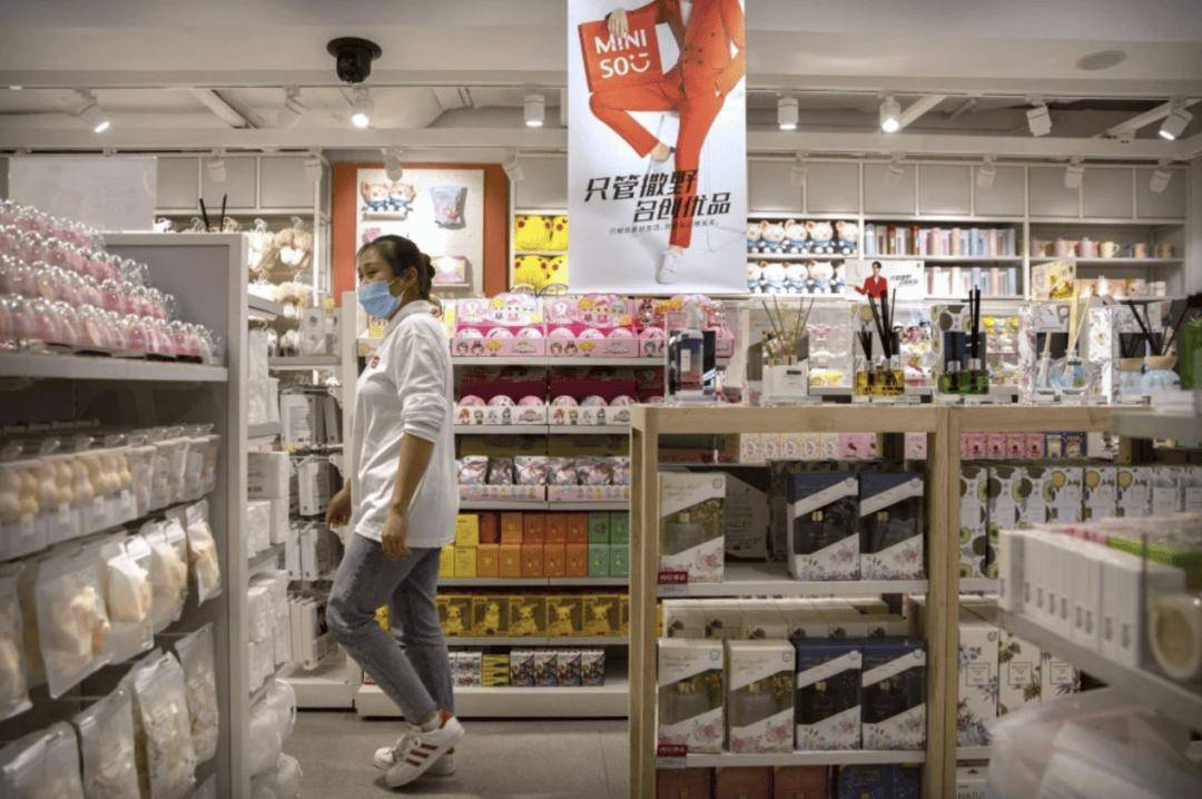 球大火？国内外明星名人都去扫货？pg电子免费模拟器名创优品突然全(图13)