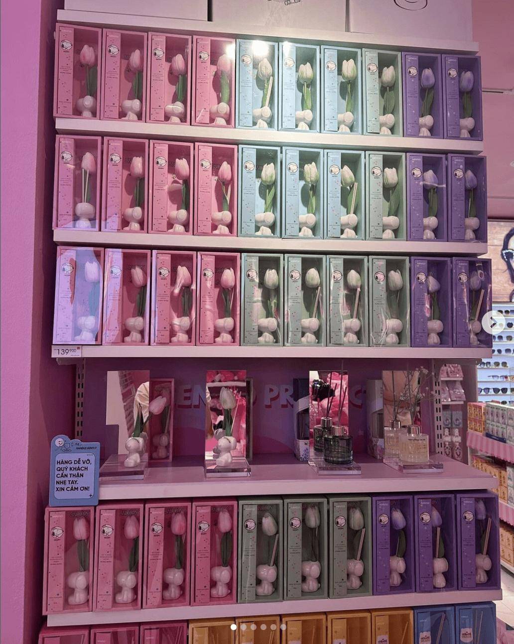 球大火？国内外明星名人都去扫货？pg电子免费模拟器名创优品突然全(图16)